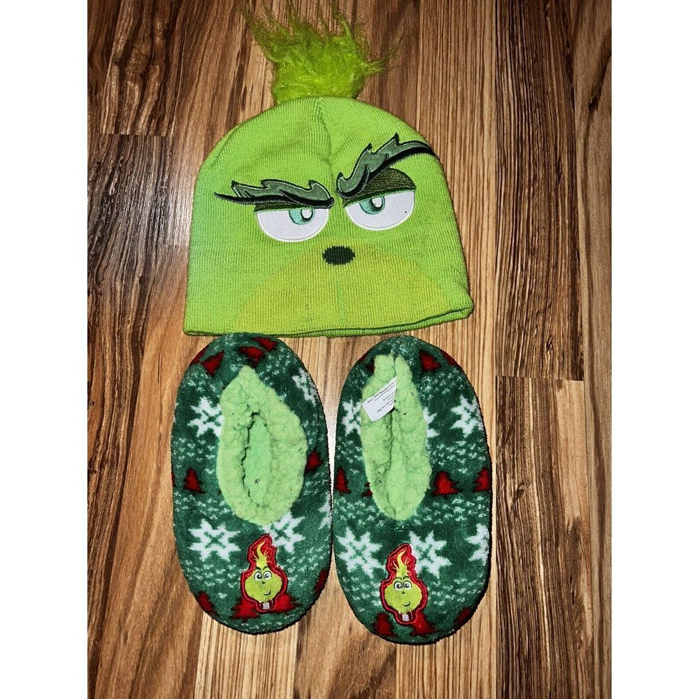 The Grinch Kids Dr Seuss Beanie Winter Hat Green Knit One Size Slippers M/L